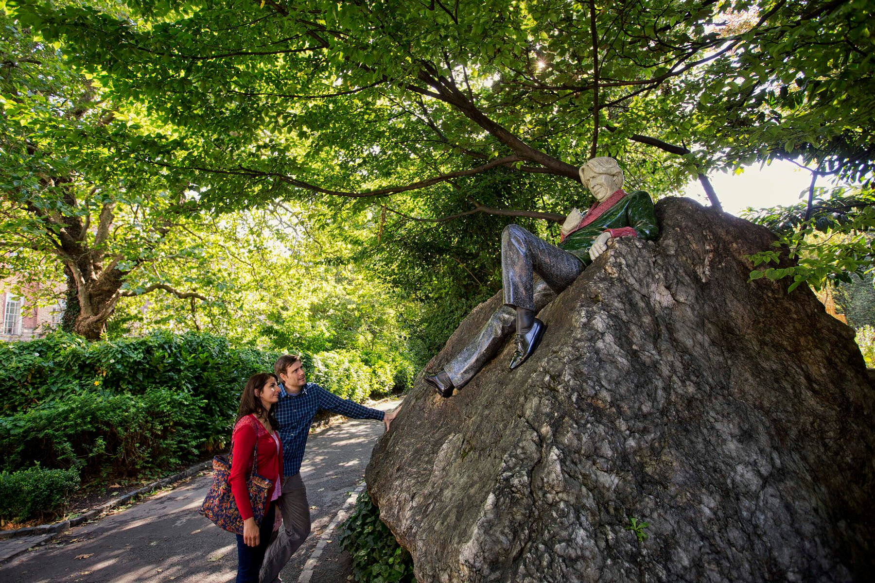 Must-see LGBTQ2S+ monuments: Oscar Wilde