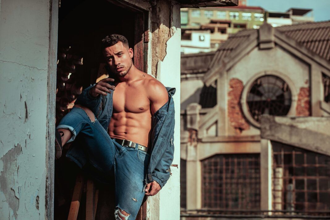 how to pack light & sexy